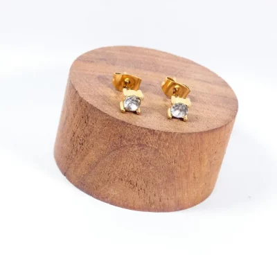 boucles d'oreilles puces en acier inoxydable doré et zircon cristal vendu sur nallia bijoux aimargues
