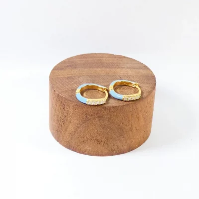 boucles d'oreilles créoles en émail bleu et zircon vente de bijoux fantaisie a aimargues