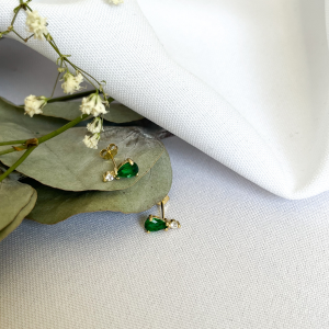 boucles d'oreilles puces en argent 925 plaqué or avec zircon vert et existe en bleu nallia bijoux aimargues bahya