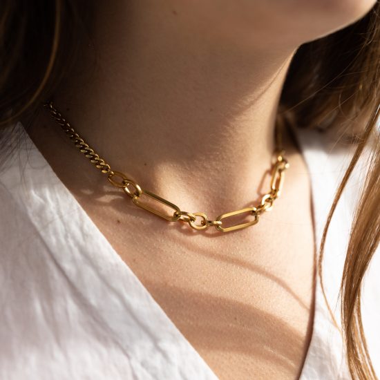 collier en acier inoxydable doré et grosse maille bijoux moderne et tendance vendu par nallia bijoux à nîmes