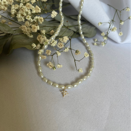 collier en acier inoxydable et perles blanches avec pendentif étoile vendu par nallia bijoux lattes cannes