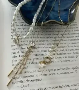 collier dorée, argentée et multiicolore sur la boutique en ligne de nalliabijoux à Aimargues