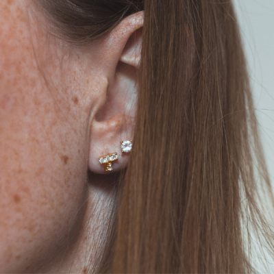 boucle d'oreille puce doré en argent 925 avec zircon cristal vendu par nallia bijoux à sommiéres