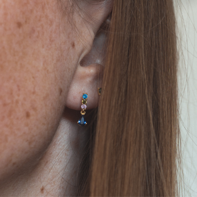 boucle d'oreille puce avec zircon coloré en argent 925 plaqué or vendu par nallia bijoux cadeau offrir plaisir à la grande motte